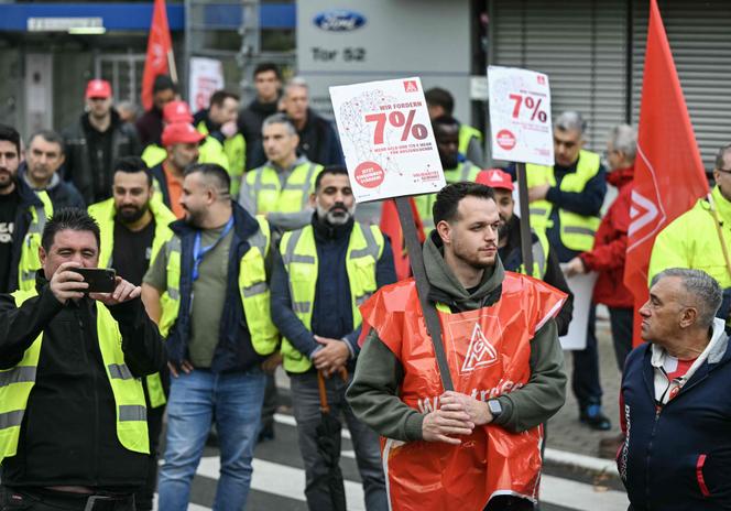 Employees of carmaker Ford demonstrate for a 7% pay rise during a strike called by metalworkers' union IG Metall in Cologne, Germany, October 29, 2024.