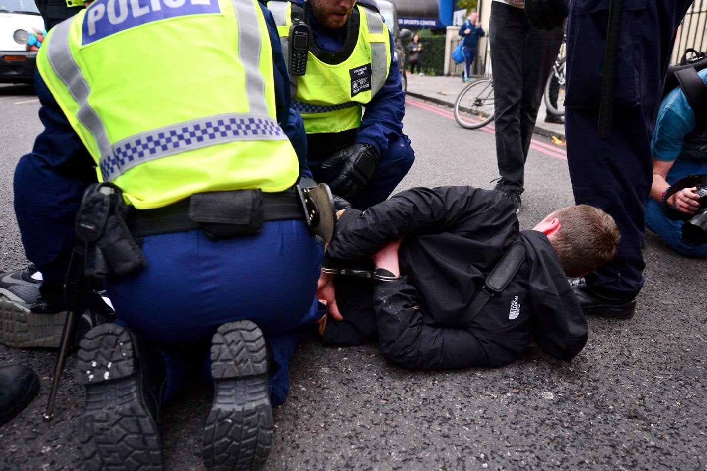 Près de 600 policiers licenciés pour faute en UK : on a des chiffres pour la France ?