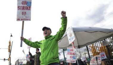 Boeing workers vote to accept deal, end strike