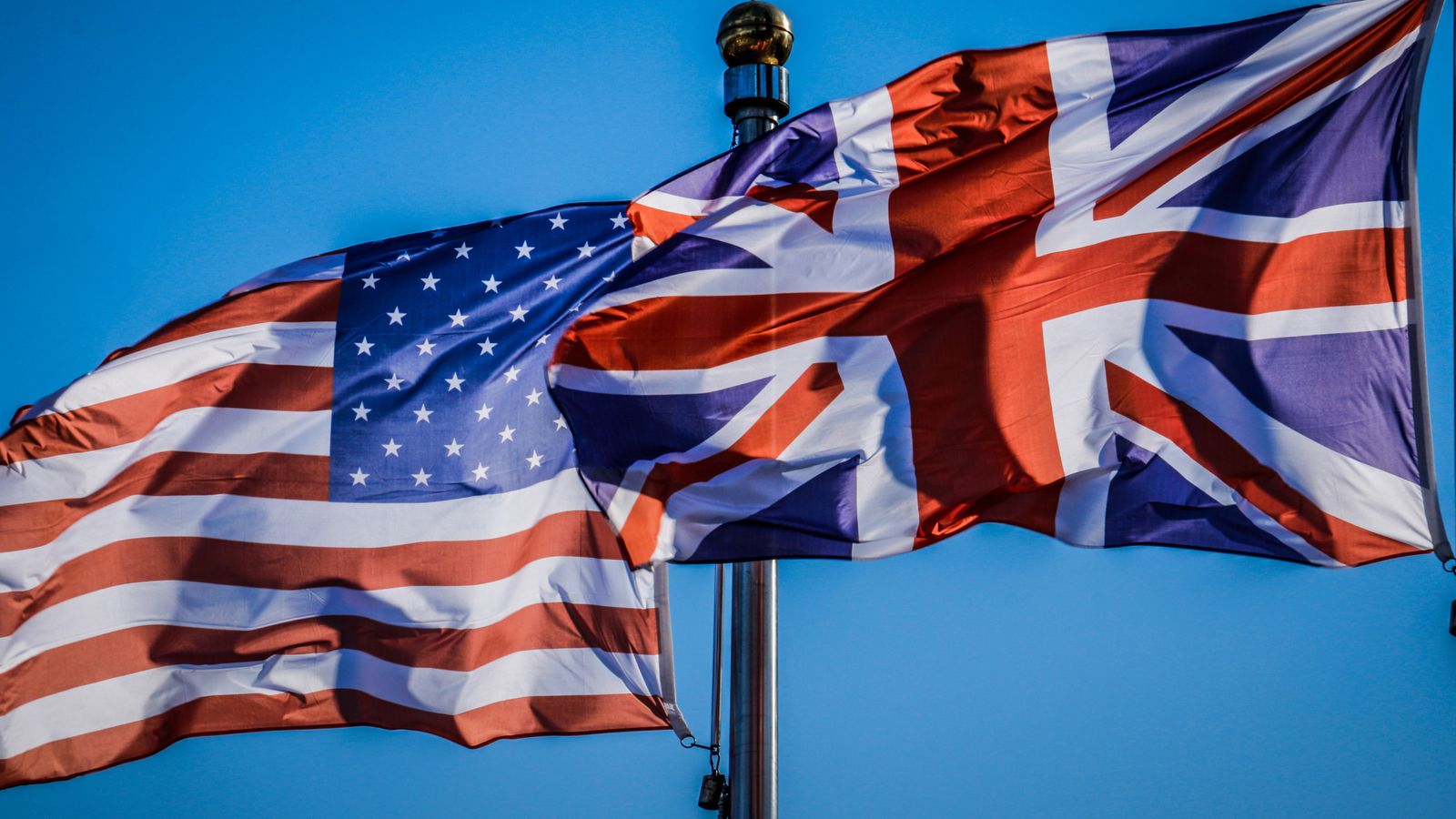 USA and UK flags together on the staff. Image: iStock