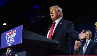 Donald Trump spricht bei einer Wahlparty im Palm Beach Convention Center am Mittwoch, 6. November 2024, in West Palm Beach, Florida.