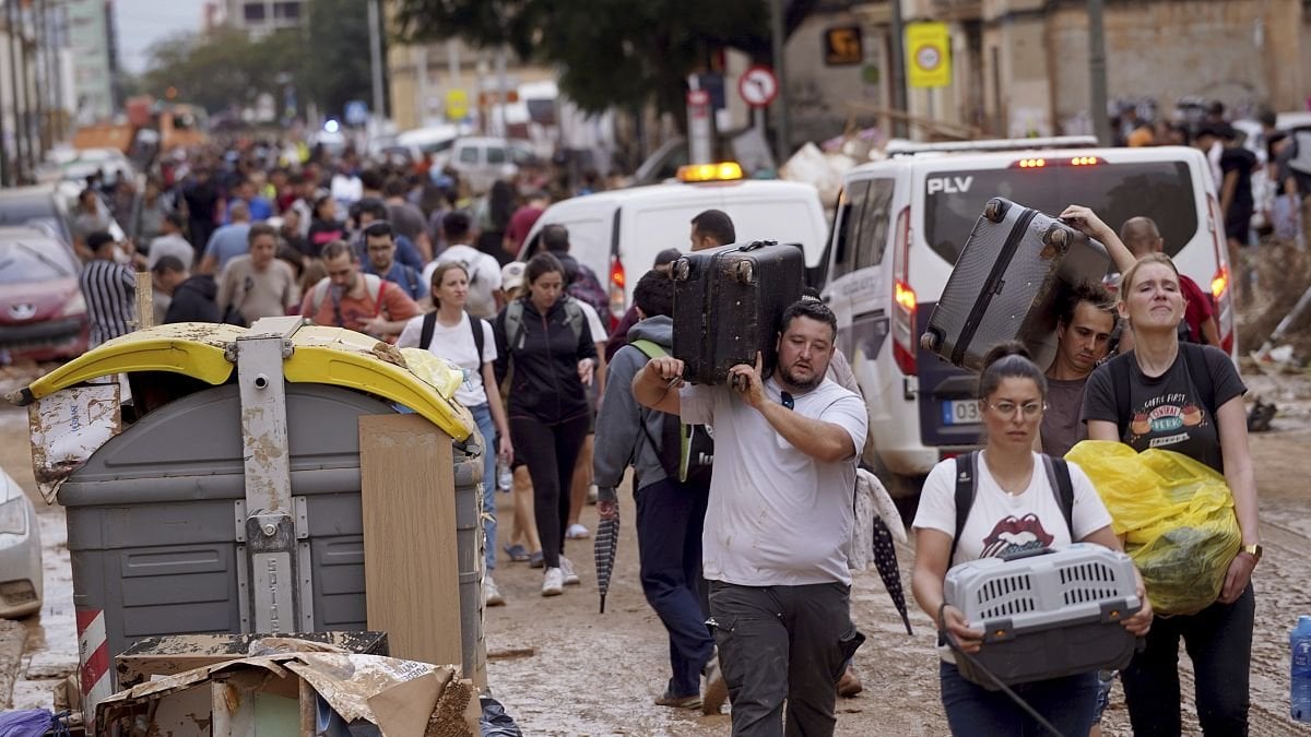 Inondations en Espagne : le bilan monte à 158 morts, "des dizaines" de disparus selon les autorités